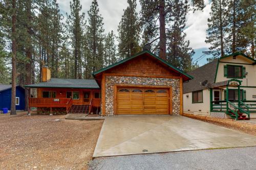 Peregrine Palace in Big Bear Lake, USA
