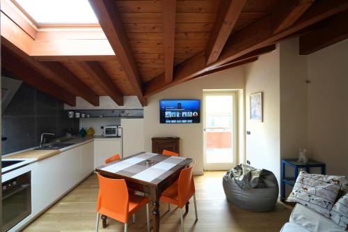  Stupenda mansarda dotata di tutti i comfort!, Ferienwohnung in Brescia