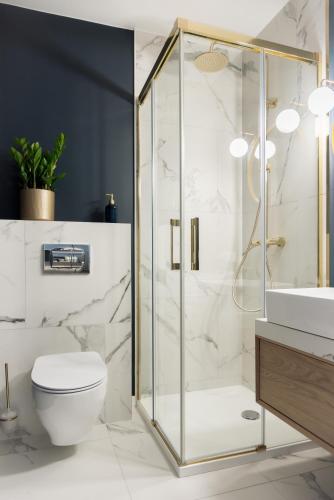 Elegant Junior in Zachod