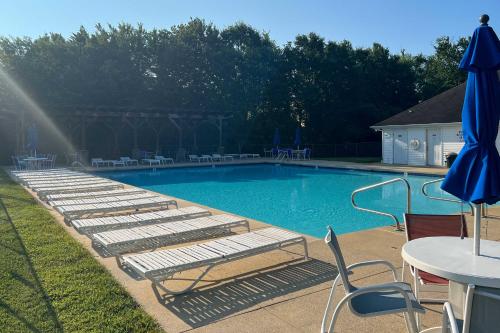 Lovely Ocean View Retreat, 3 Mi to Bethany Beach!