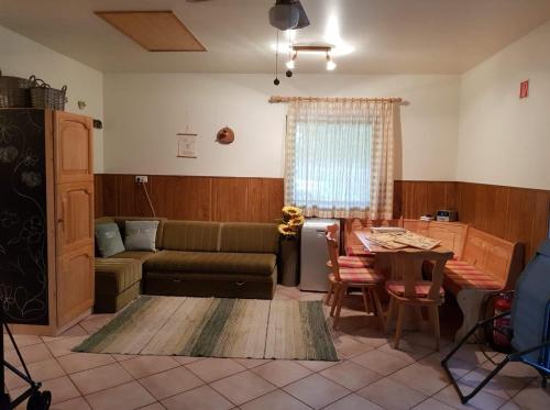 ZöldPortál Vendégház Tiszanána -Dinnyéshát (ZoldPortal Vendeghaz Tiszanana -Dinnyeshat) in Tizaderza