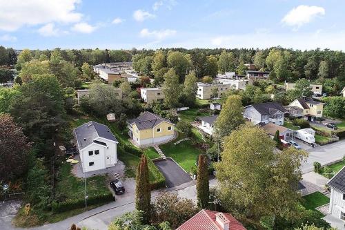 Family House w/Free Wifi, Netflix & Free Parking - Accommodation - Upplands-Väsby