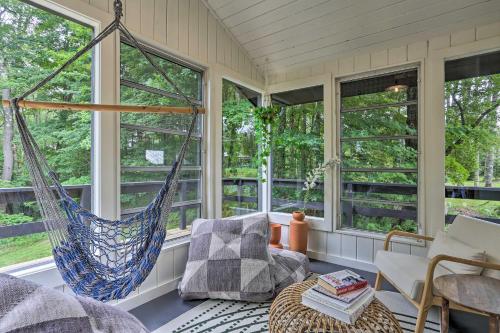 Modern Hideaway with Deck and State Forest Access in Livingston Manor, USA