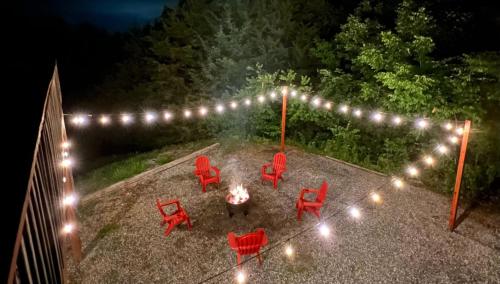 Enchanted Forest Retreat in Dandridge, USA