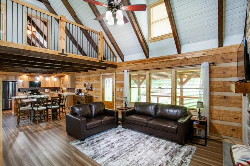 Enchanted Forest Retreat in Dandridge, USA