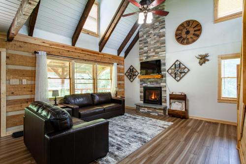 Enchanted Forest Retreat in Dandridge, USA