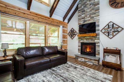 Enchanted Forest Retreat in Dandridge, USA