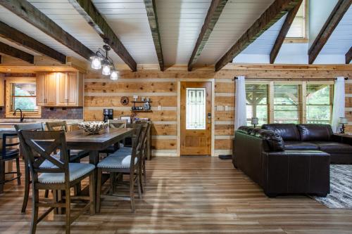 Enchanted Forest Retreat in Dandridge, USA