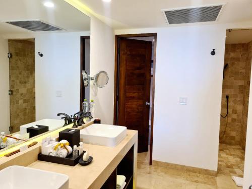 Zoetry Casa del Mar Los Cabos Room Type - Deluxe Partial Ocean View King Bed