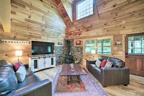 B&B Franklin - Franklin Cabin Surrounded by Smoky Mountains! - Bed and Breakfast Franklin