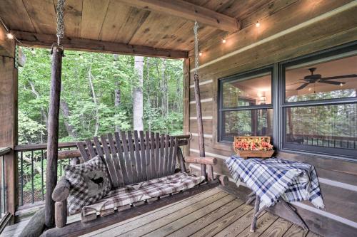 Franklin Cabin Surrounded by Smoky Mountains! in Franklin, USA