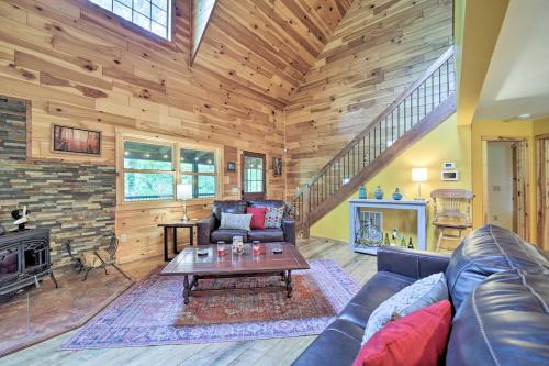 Franklin Cabin Surrounded by Smoky Mountains! in Franklin, USA
