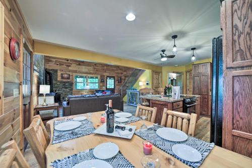Franklin Cabin Surrounded by Smoky Mountains! in Franklin, USA