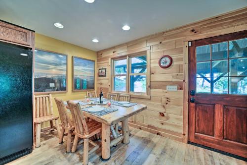 Franklin Cabin Surrounded by Smoky Mountains! in Franklin, USA