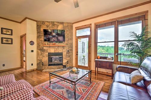 Renovated Burnsville Condo in Gated Community in Burnsville, USA