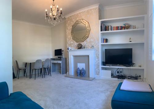 1st Floor Luxury 2 bedroom 1 bathroom apartment Hampstead London
