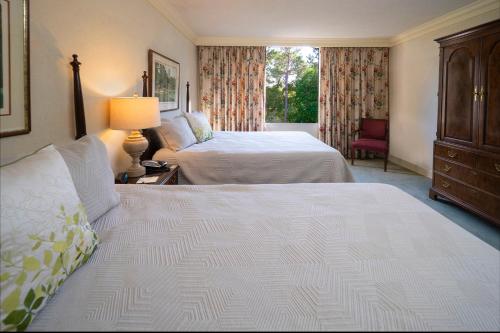 2 queen beds