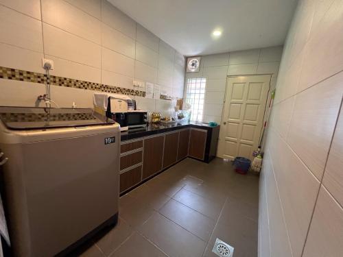 Kitchen, Jiaxin Homestay Taman Puteri Wangsa-Ulu Tiram in Ulu Tiram