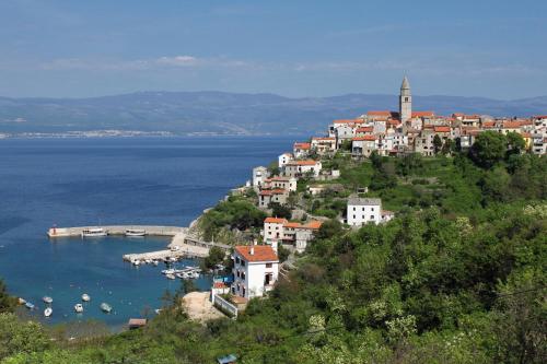 Double Room Vrbnik 5302b - image 6