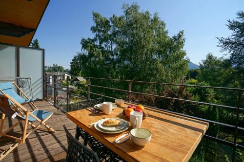 La Tournette superb quiet apartment 300 meters from the lake