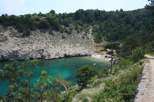 Double Room Vrbnik 5299c - image 13