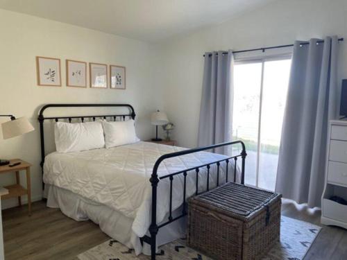 Tranquil home. Centrally located. 30 Day min in Temecula, USA