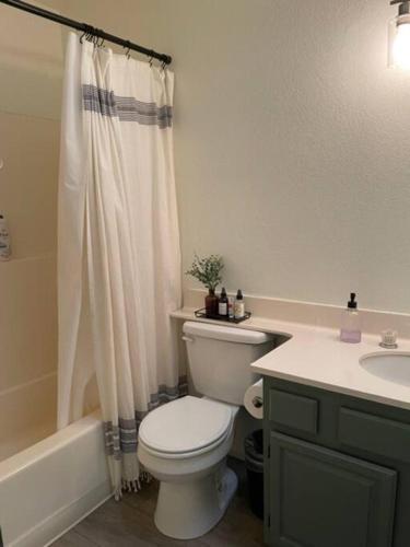 Tranquil home. Centrally located. 30 Day min in Temecula, USA