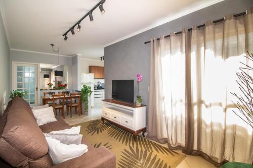 共用Lounge/電視區, Apartamento Moderno com Terraço à 4Km do Consulado USA (Apartamento Moderno com Terraco a 4Km do Consulado USA) in 雅爾丁伊圖薩巴拉