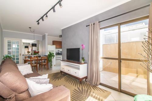 共用Lounge/電視區, Apartamento Moderno com Terraço à 4Km do Consulado USA (Apartamento Moderno com Terraco a 4Km do Consulado USA) in 雅爾丁伊圖薩巴拉