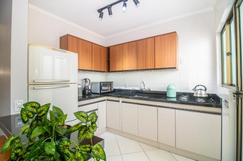 廚房, Apartamento Moderno com Terraço à 4Km do Consulado USA (Apartamento Moderno com Terraco a 4Km do Consulado USA) in 雅爾丁伊圖薩巴拉
