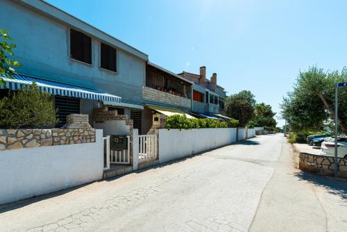  Apartments with a parking space Vir - Torovi - Vir - Pedinka, Vir - 294 in Vir