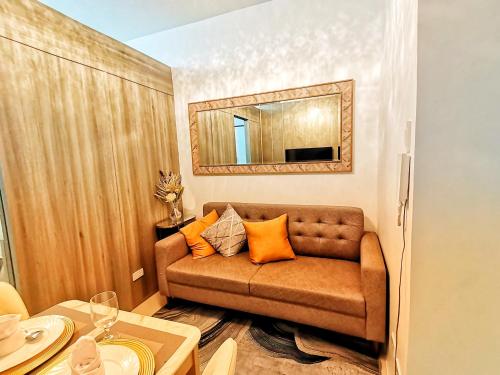 Stylish 1 Bedroom Condo Unit with Perfect Pool View Balcony at Fame Residences, Manila (fotografie 6)