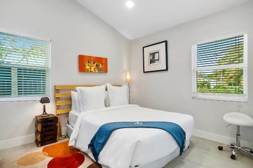 Breathtaking House and Backyard Near Wilton Manors - image 2