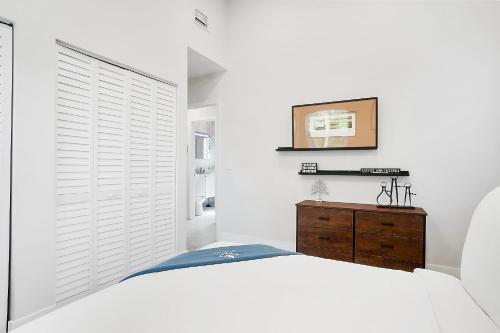 Breathtaking House and Backyard Near Wilton Manors - image 10