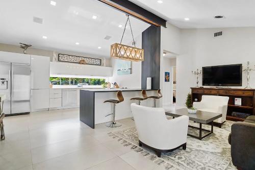 Breathtaking House and Backyard Near Wilton Manors - image 13
