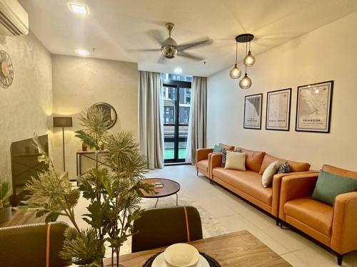 Arcoris Mont Kiara - Huge Balcony for 8 pax 1B1BR - 2 queen and 1 Partition Room Bunk Bed, Kuala Lumpur