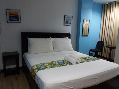 One Averee Bay Hotel Room Type - Deluxe Queen Room