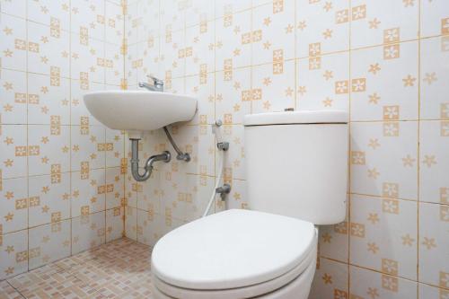 Urbanview Hotel Platinum Parepare Room Type - Standard Double Room