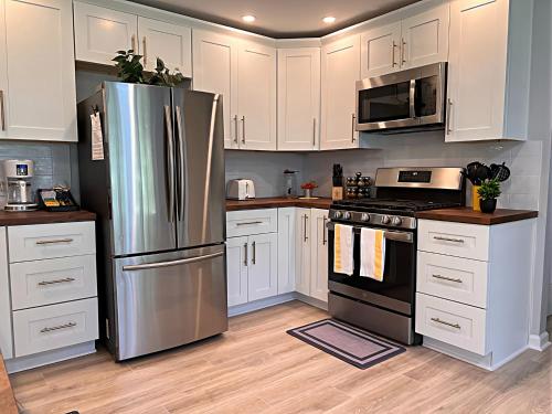 HoneyHomes Hackler Golf Course Home with Amenities in 萊德希爾（南卡羅來納州）