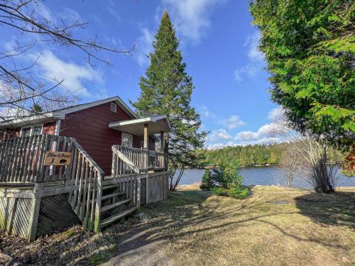 A szálláshely kívülről, Ahmic Lake Resort in Magnetawan (ON)