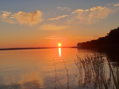 Nowy domek drewniany Tu Mi Dobrze w Lubkowie z plażą