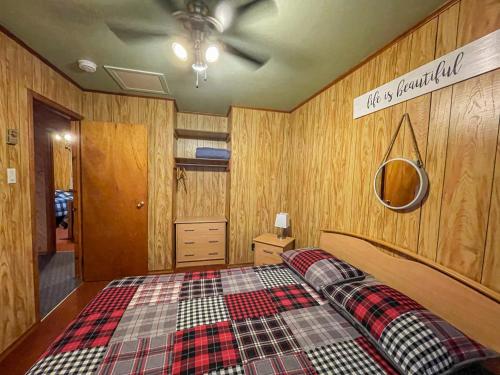 Ahmic Lake Resort, Magnetawan (photo 8)