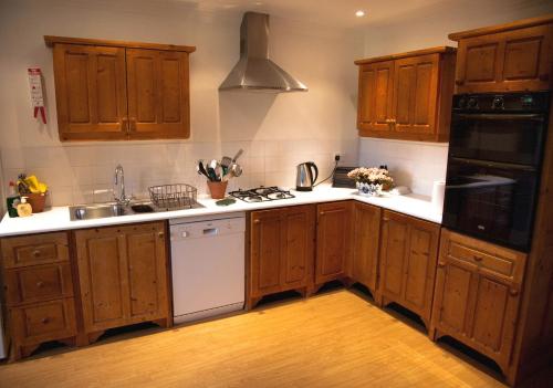 Beaufort House - image 2