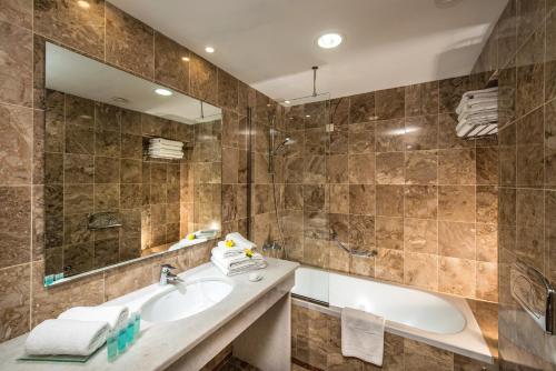 2 bedrooms, 3 beds
