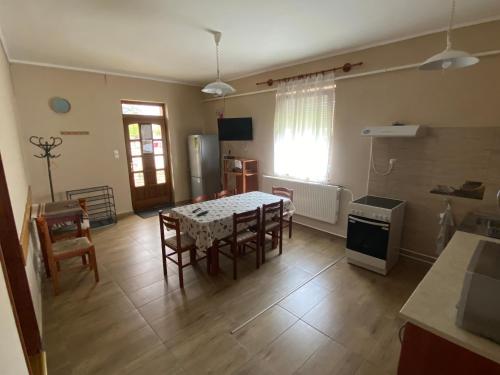 Kitchen, Panda Vendegszallas in Jászberény