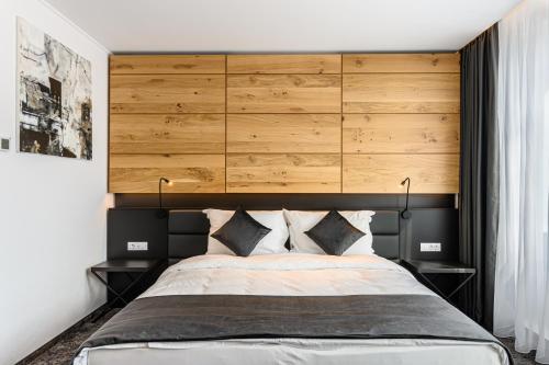 B THE HOTEL Room Type - Business Executive Double Room B THE HOTEL Room Type - Business Executive Double Room