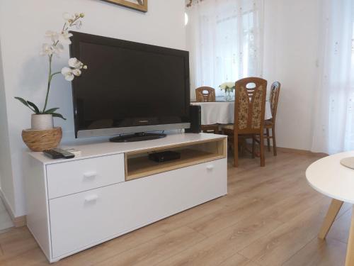 Apartment Buga 5