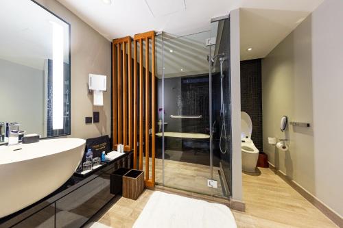 room detail thumbnail 2