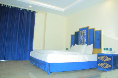 Guestroom, Move N Pick Hotel Murree in Murree