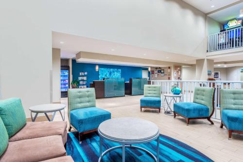 Lobby, La Quinta Inn & Suites by Wyndham Ocean City in Midtown